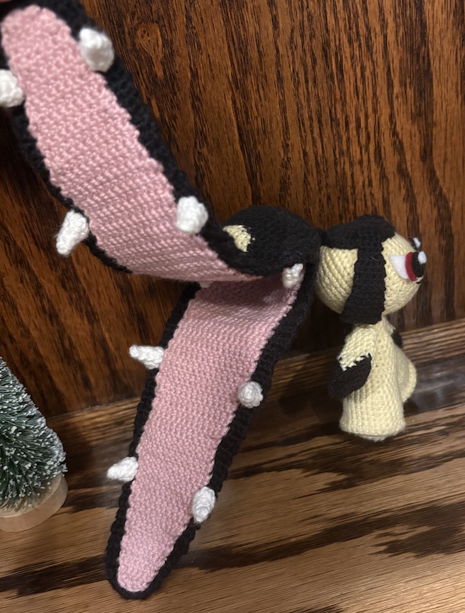 crocheted mawile with her chomp ponytail wide open