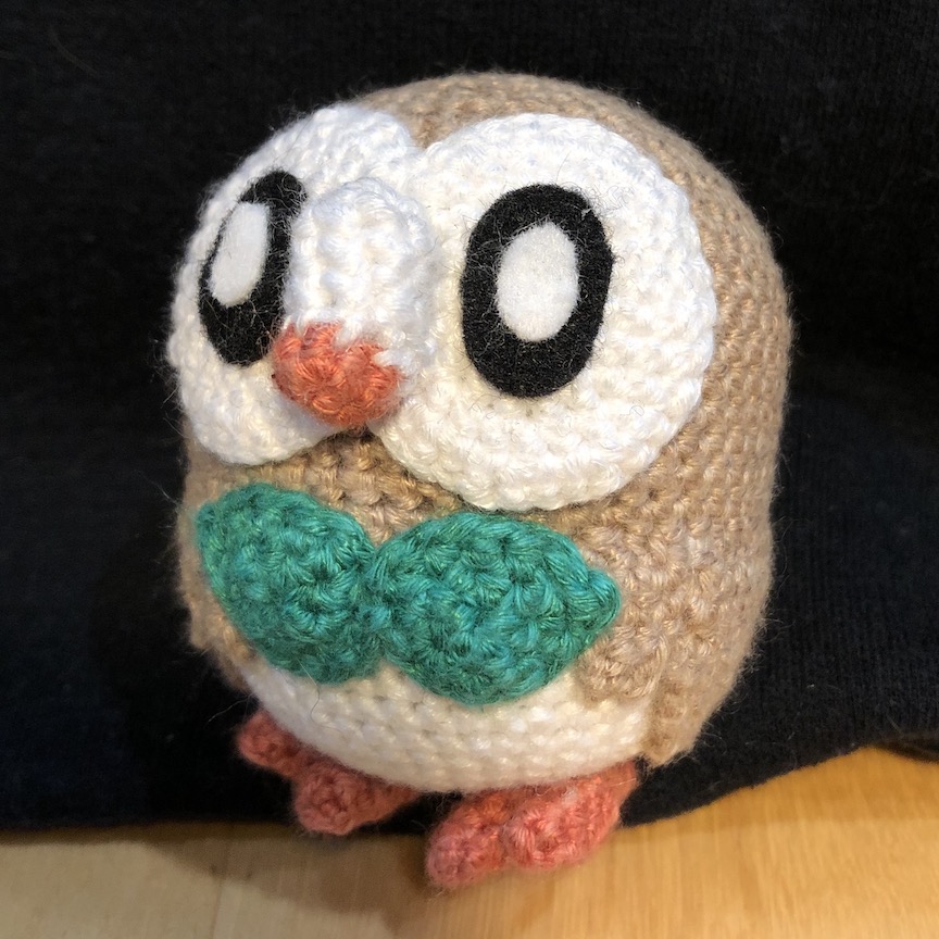 Crochet rowlet from an angle